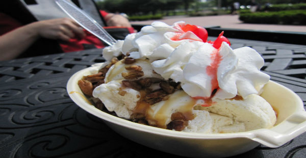 crunchy fruit sundae