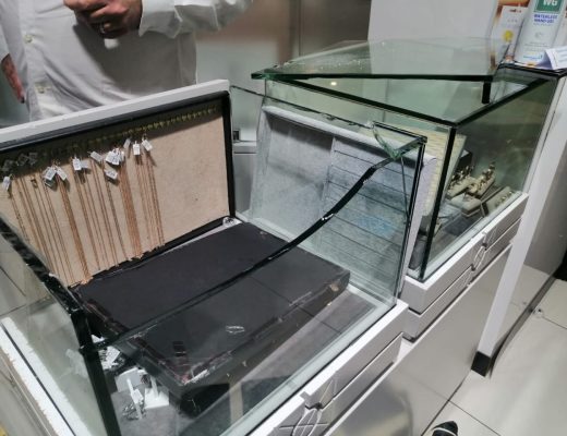 jewellery store robbed