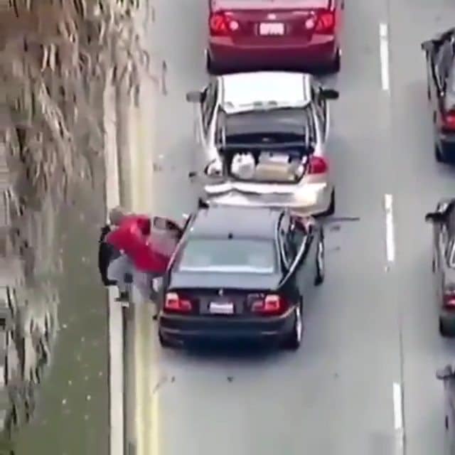 Hijacker runs away on a Skateboard