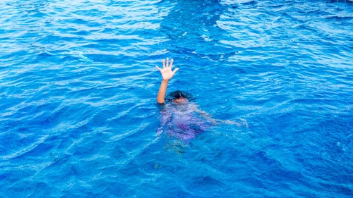 drowning in swimming pool