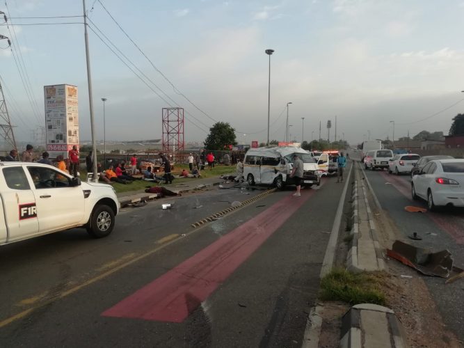 Twelve people injured after bus-taxi accident near Mooifontein