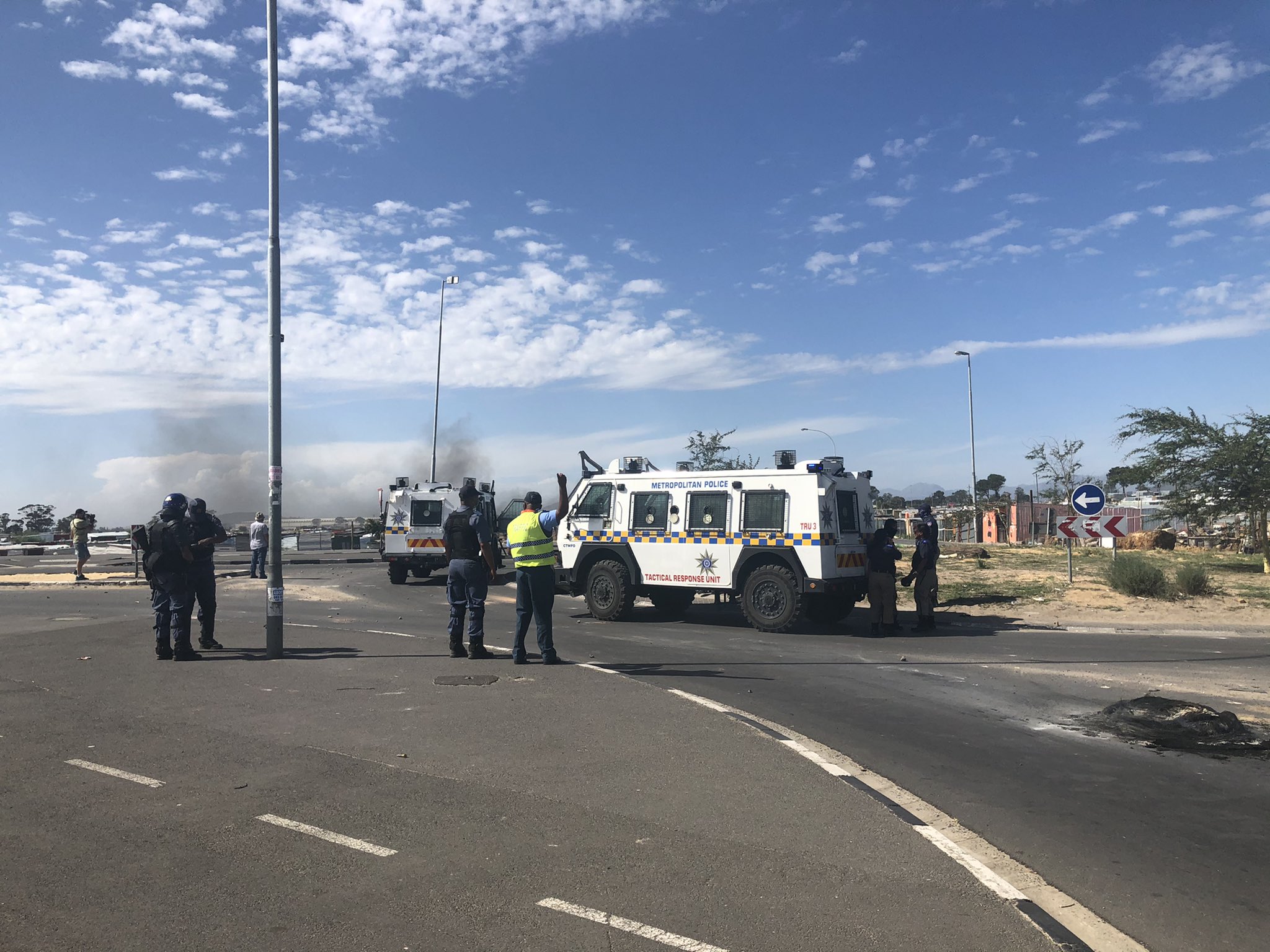 Heavy police presence at Kraaifontein protest, journos targeted with rocks