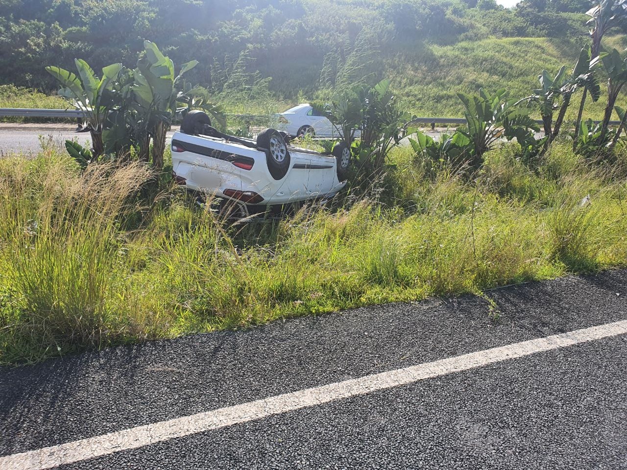 One dead in South Coast rollover