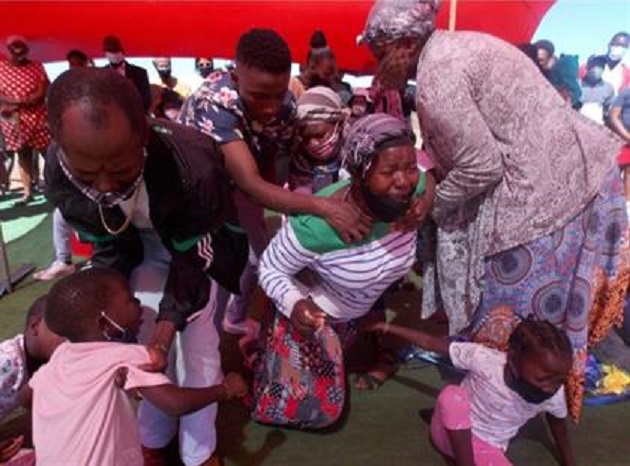 Rhulani Macheka family crying at his funeral