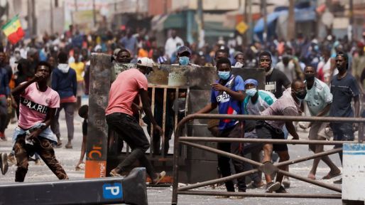 Senegal shuts schools