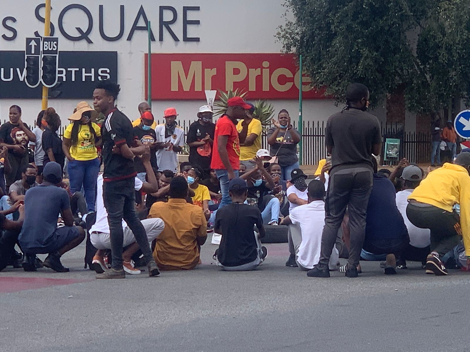 Students heed shutdown call and block entrances to UJ & NMU