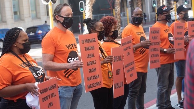 Good Party members protest