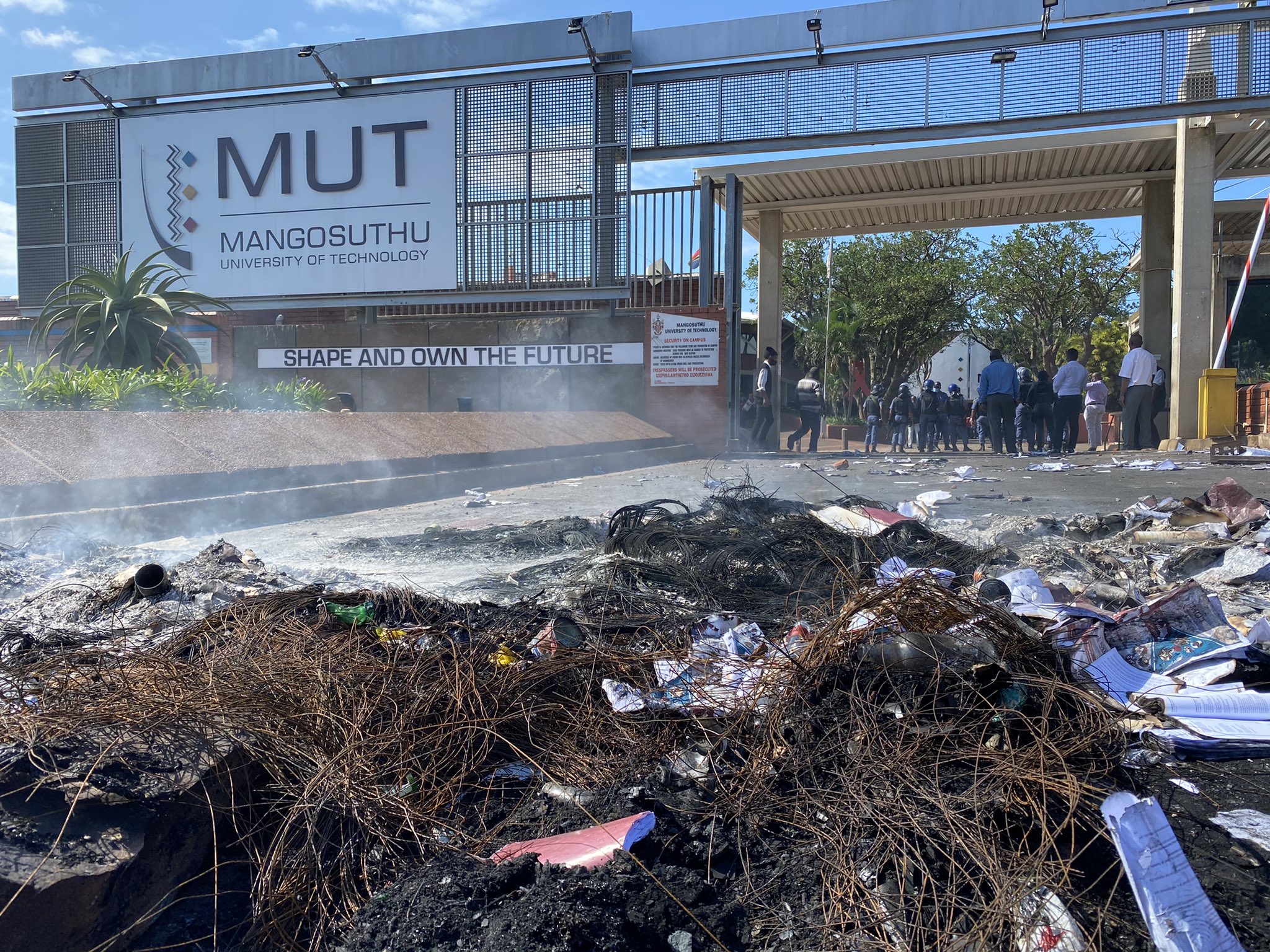 students clash with police at MUT
