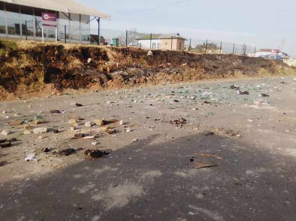 Taxi drivers block roads over route issues in Mooi River