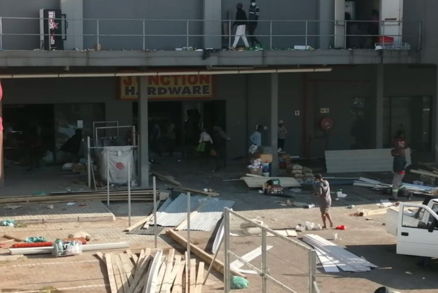 Looting incidents at Hammersdale in KwaZulu-Natal