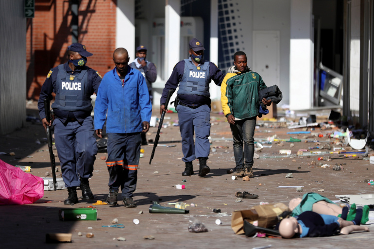 Violence spreads around the country after Zuma jailing, in Katlehong
