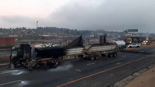The protestors believed to be Zumas supportes burnt trucks in Mooi river N3
