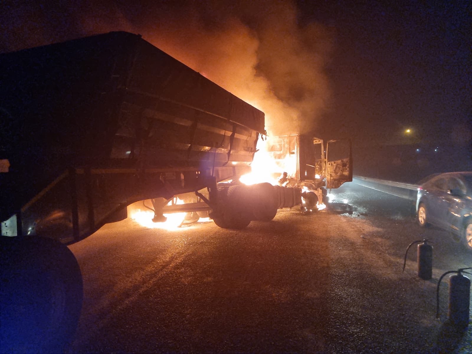 Protesters set trucks on fire in Ermelo