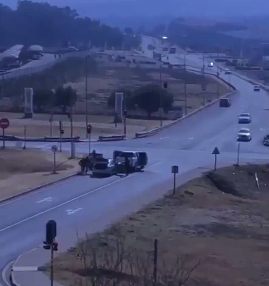 Victim coming from bank robbed of cash on highway in broad daylight