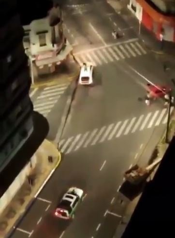 Armed robbers carry out money heist in movie-style