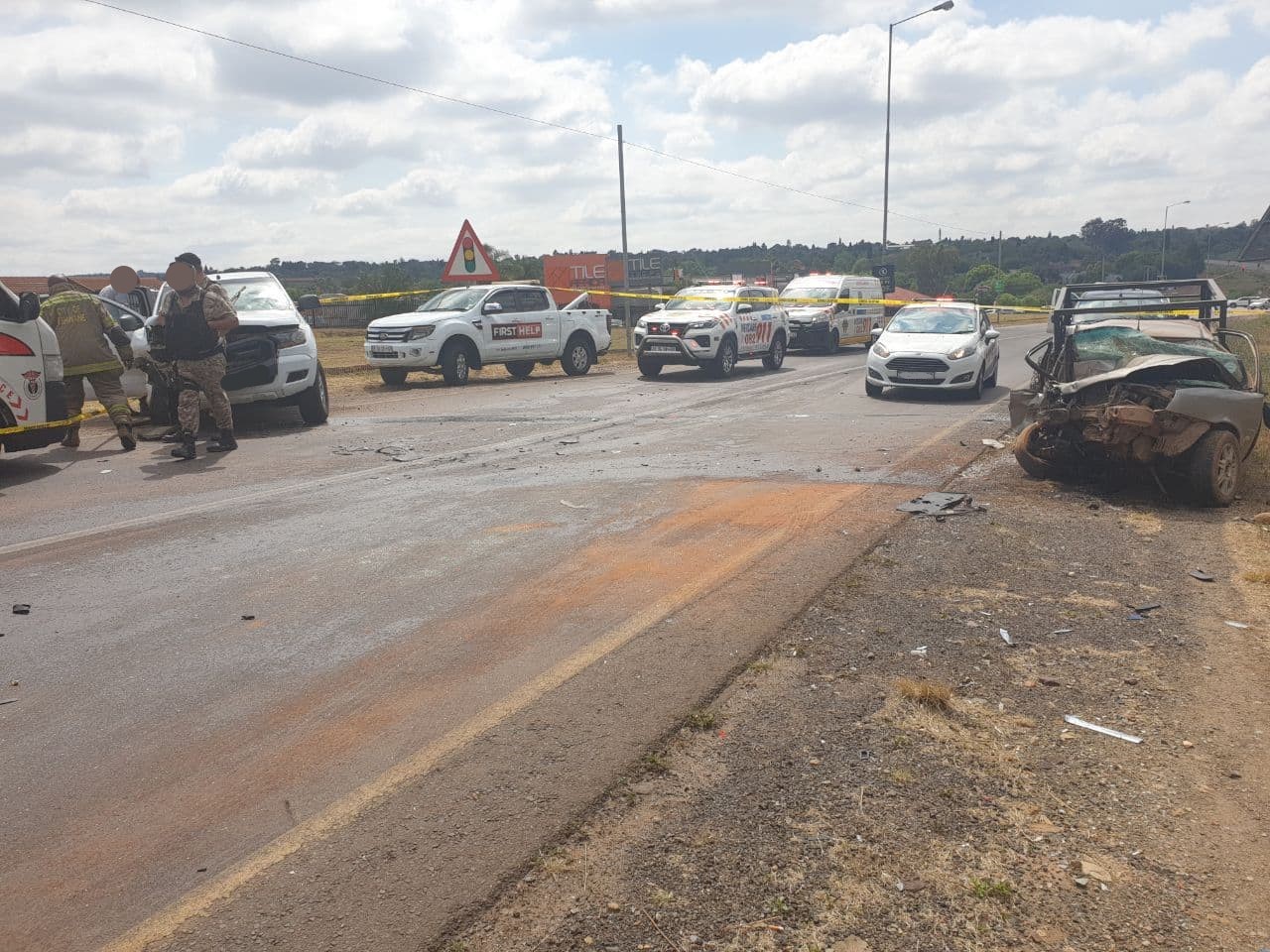 One dead, another seriously injured in R21 collision