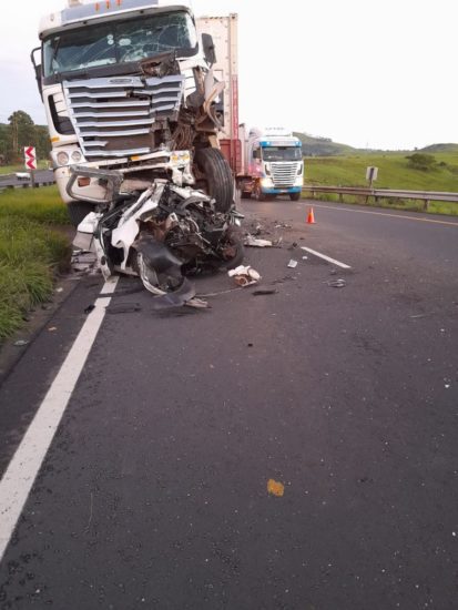 3 killed in N3 crash between truck and car