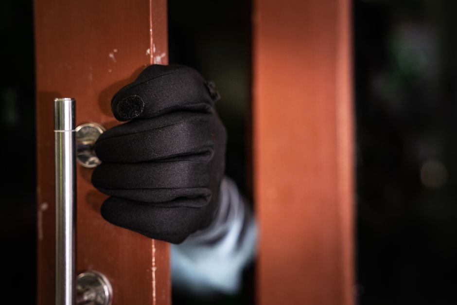 robbery burglar thief