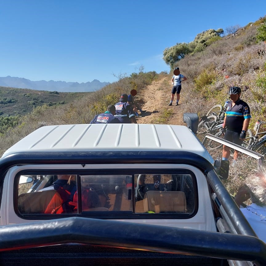 Cyclist injured on mountain trail fall