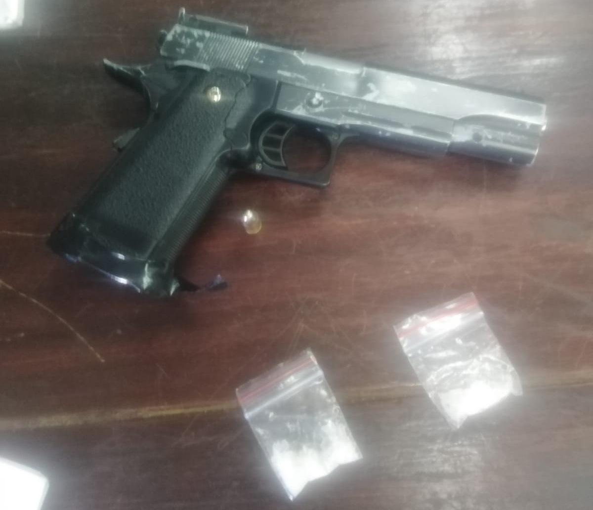 Two suspects arrested for possession of unlicensed firearms and drugs
