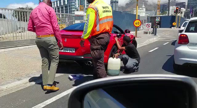 Drama as multi-million rand Ferarri runs out of fuel & stucks on roadside