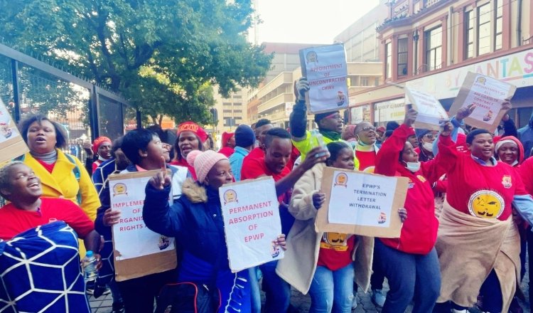 Health workers protest outside Department of Health offices
