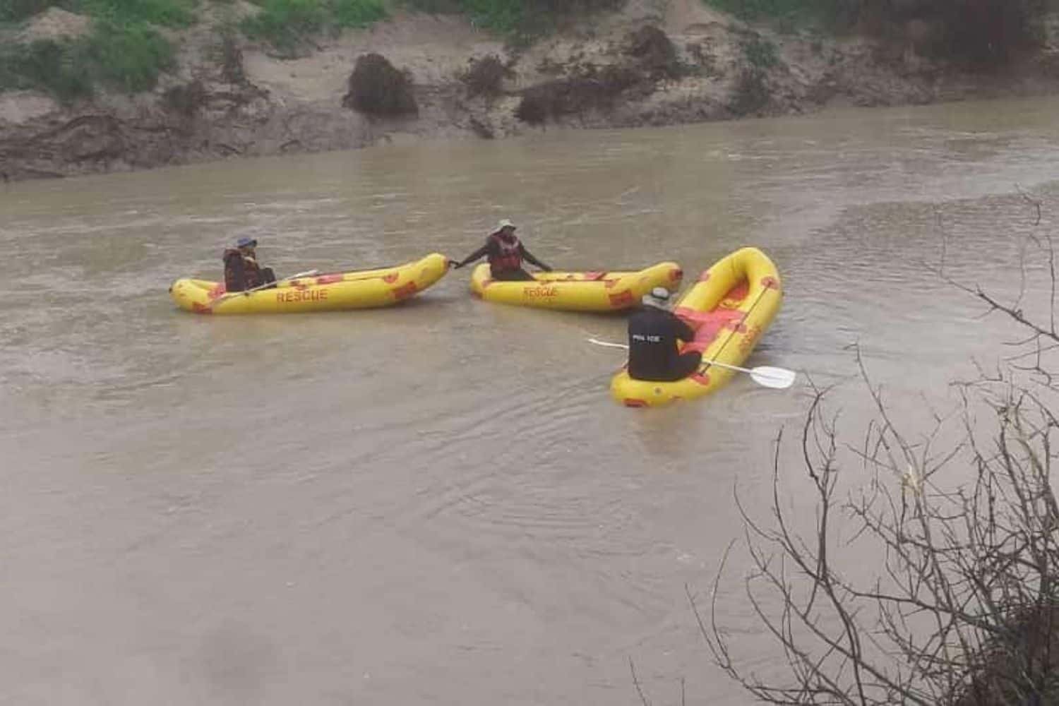 rescue team seaching in the river