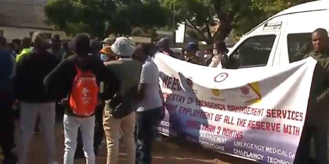 SAPS & EMS personnel march to Union Buildings
