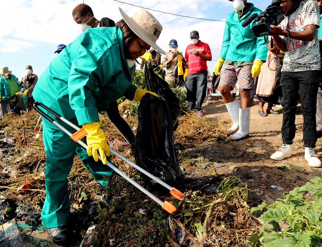 clean-up Alexandra
