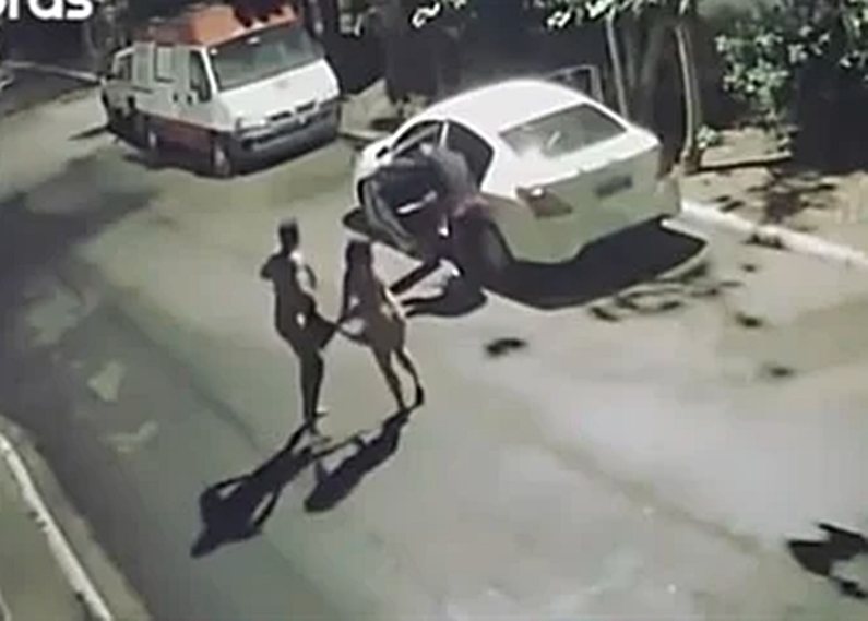 Couple hijacked while having tlof tlof in the car