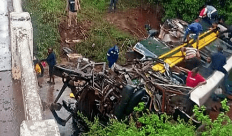 Police divers search river after deadly Limpopo bus crash