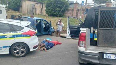 Durban metro cop shoots at hijacking suspects, hitting one in the head