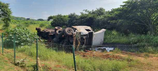 Durban police launch manhunt for truck driver who ploughed into 36 cars in M41 crash