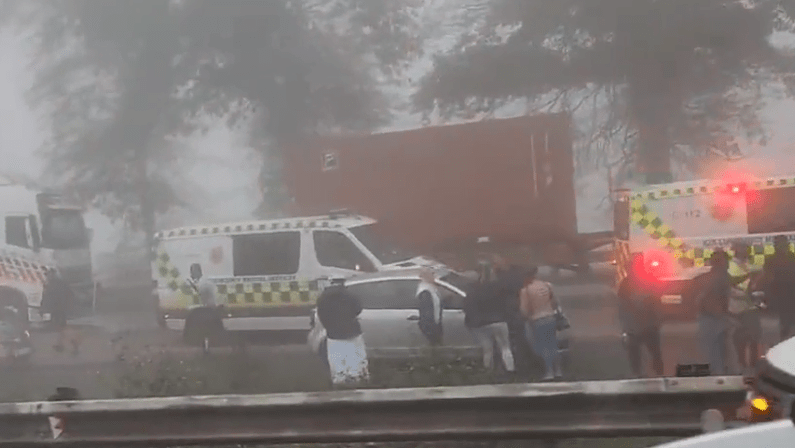 5 killed in N3 pile-up near Hilton, over 20 cars involved