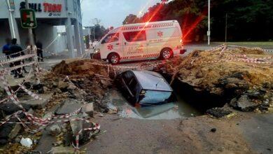 Man escapes unharmed after driving into giant hole in Durban’s Umbilo Road
