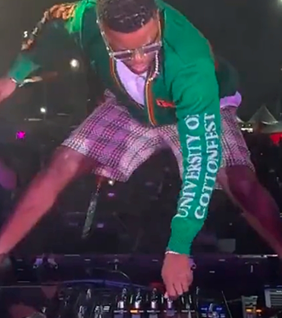 Video of Murdah Bongz going wild on stage has Mzansi talking