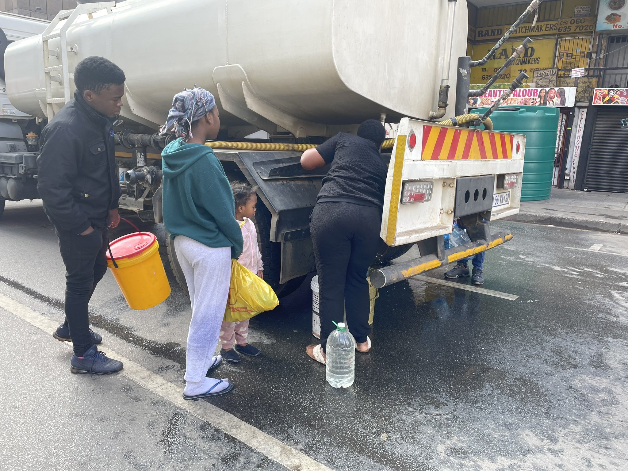 Water tankers & portable toilets dispatched to residents affected by Joburg explosion
