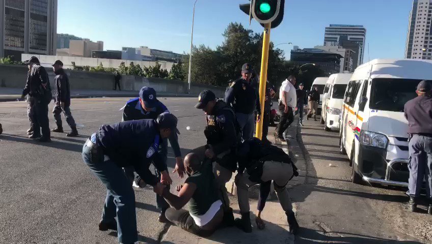 Taxi drivers clash with police in Cape Town CBD