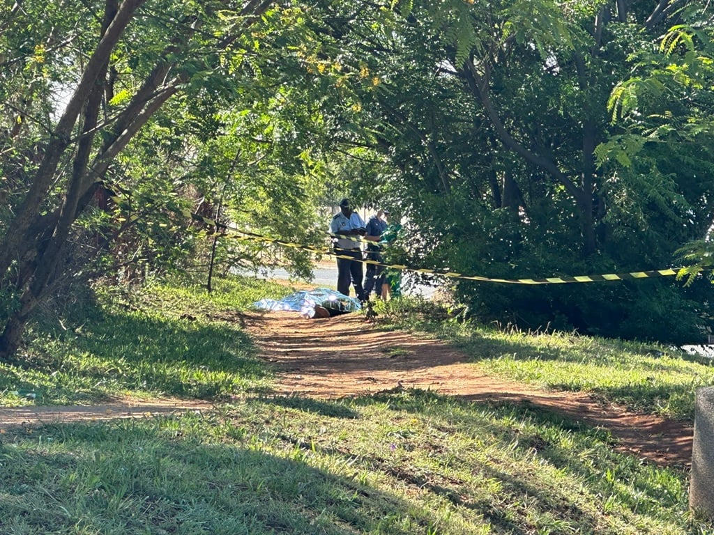 2 shot dead in suspected hit outside Randburg Magistrate’s Court