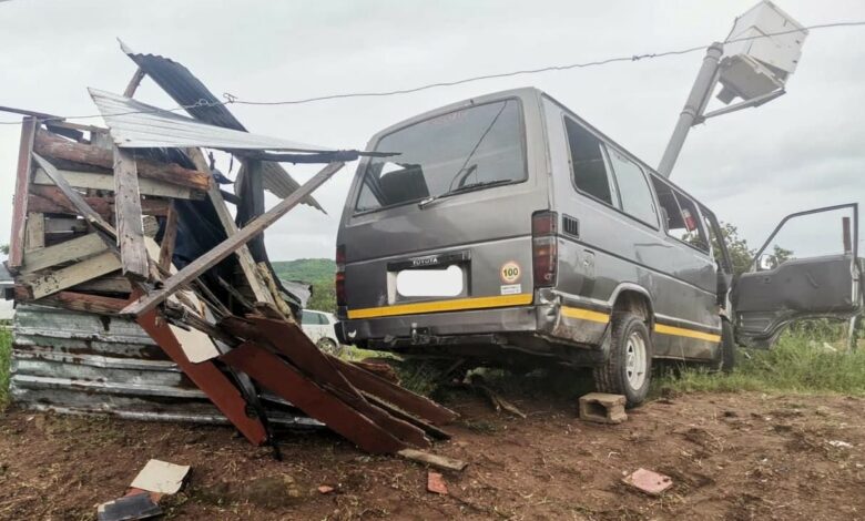 8 injured in a taxi accident