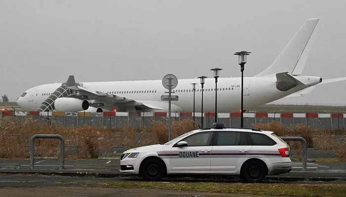 Plane lands in Mumbai