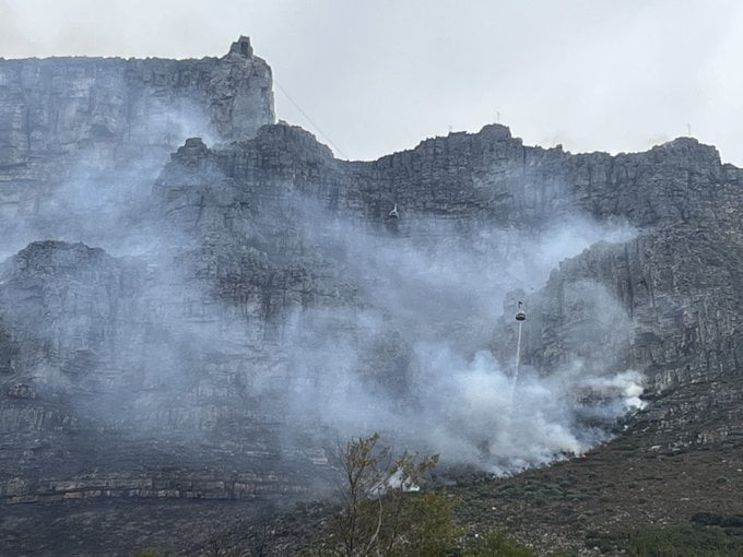 Fire breaks out on Table Mountain