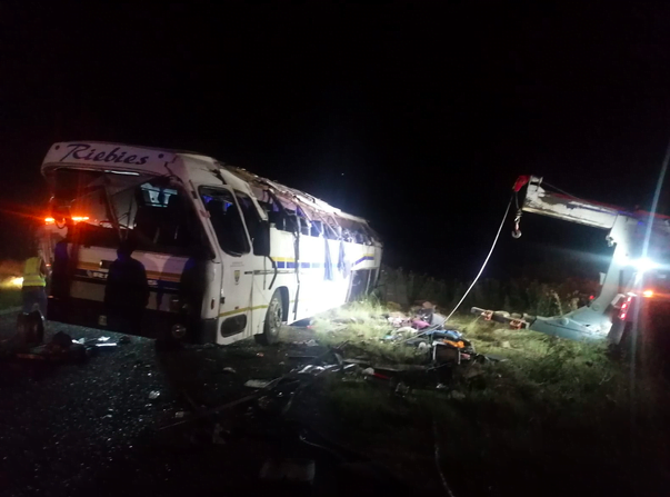 Tributes pour in for 6 schoolgirls killed in Free State bus crash