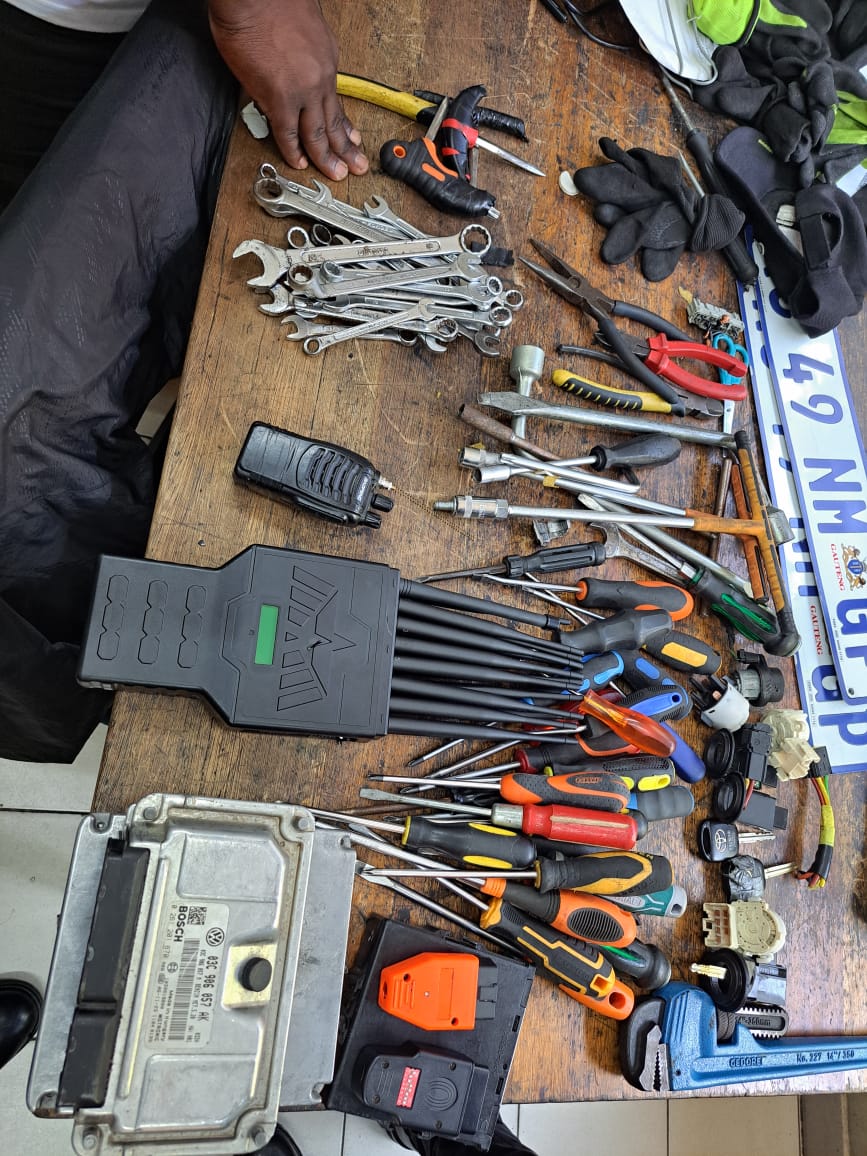 Suspected car thieves caught red-handed in Durban