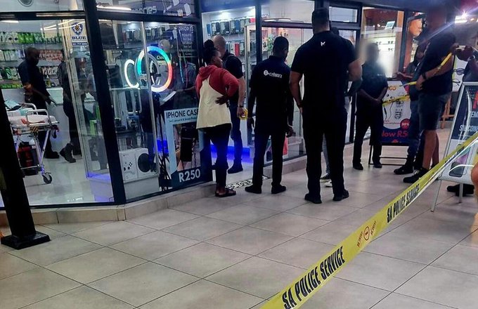 1 person shot at Durban north shopping centre