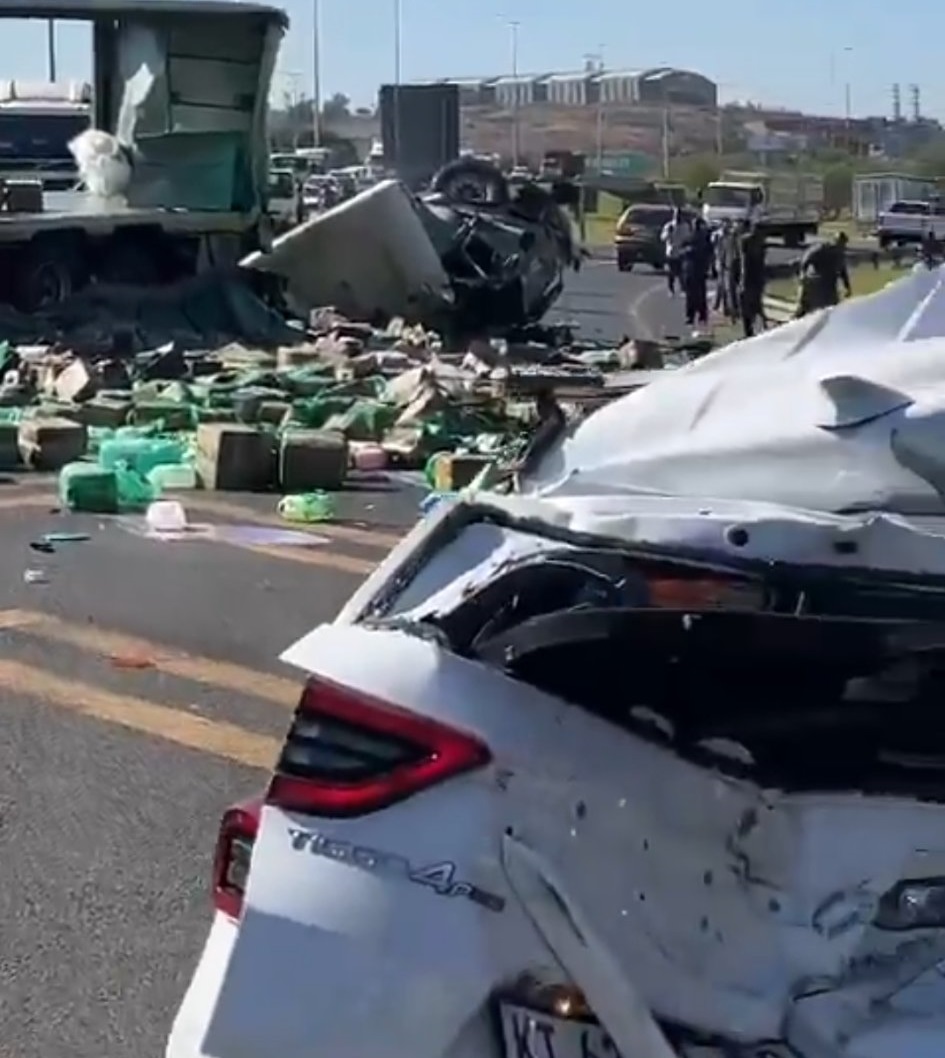 2 people killed after a multi-vehicle accident in Bedfordview