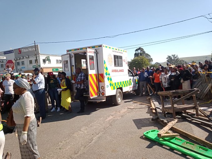 5 dead and 13 injured as shop wall collapses in Ngcobo, Eastern Cape