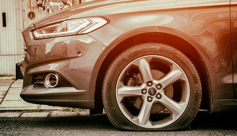 Vehicle tyre spiking