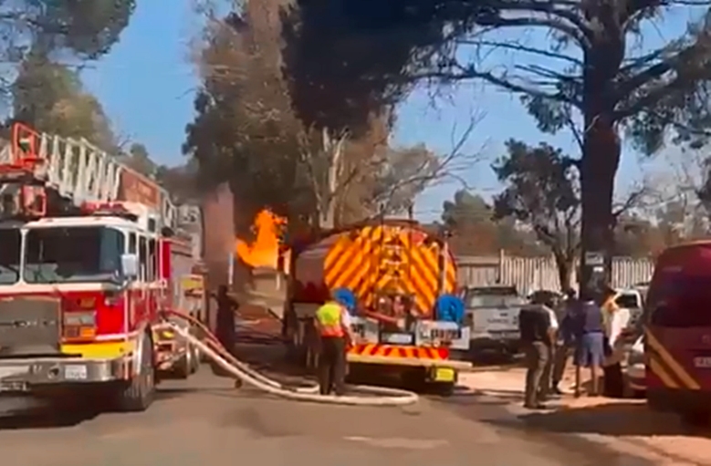 Investigation into gas pipeline blaze as 2 500 cops are evacuated