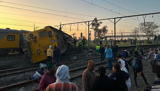 train derails in Paarl